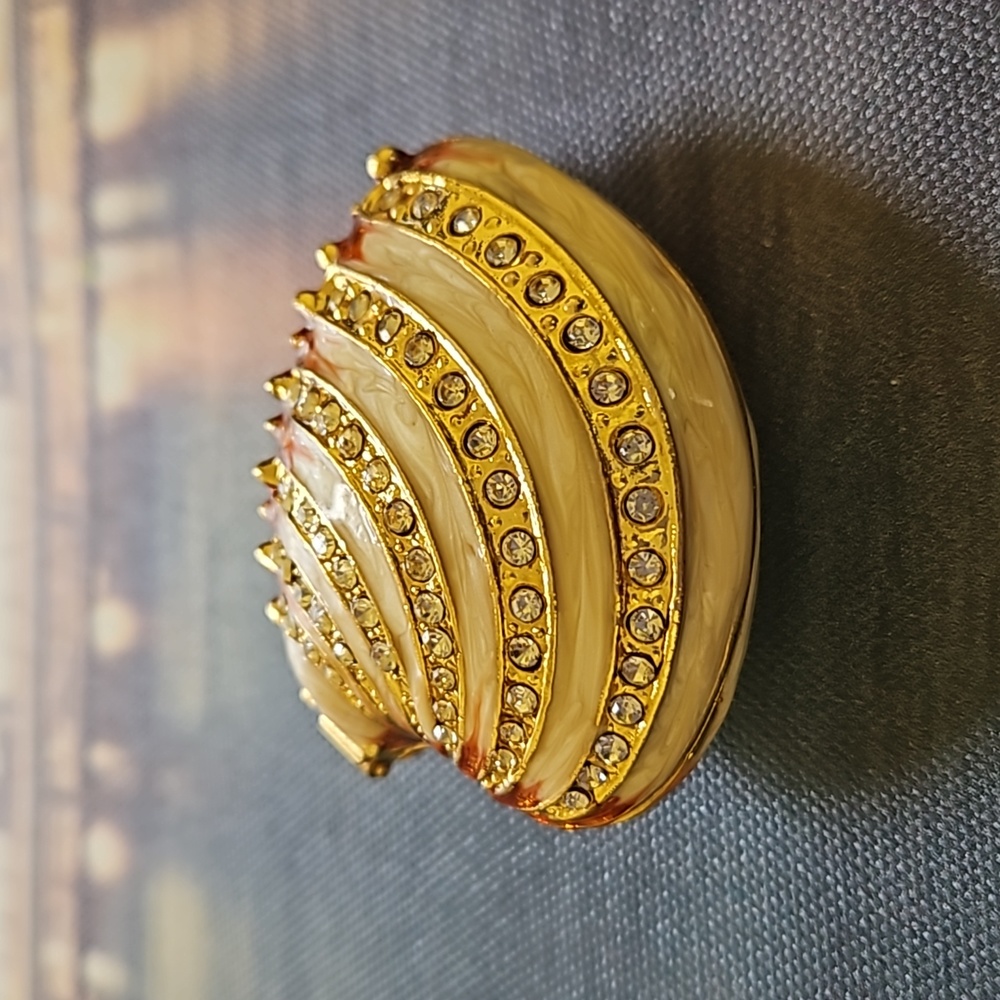 JEWELRY BOX CLAM